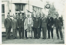 1963